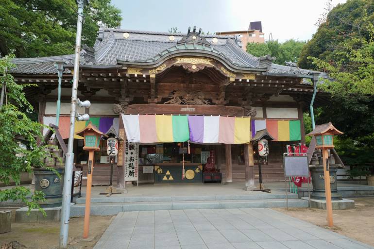 Wide shot of Renkeiji Temple