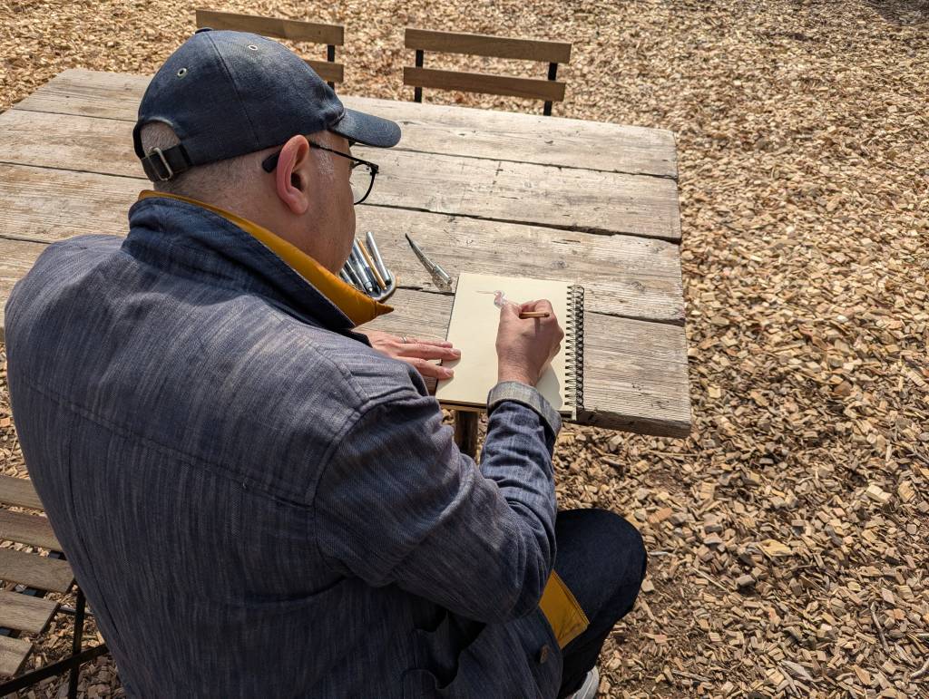 Luis Mendo sketching