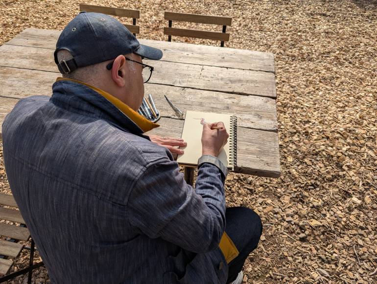 Luis Mendo sketching